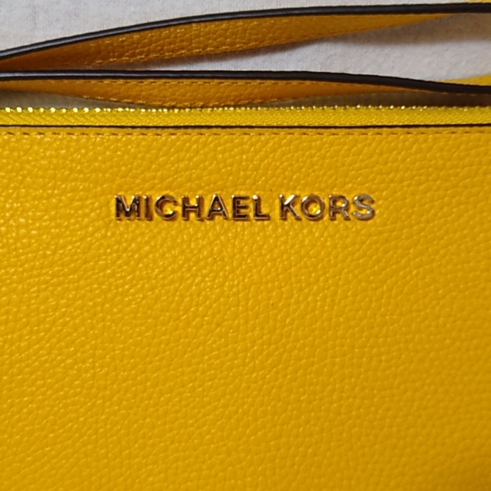 Michael Kors Jet Set Large Zip Clutch Wristlet - Picture 4 of 8